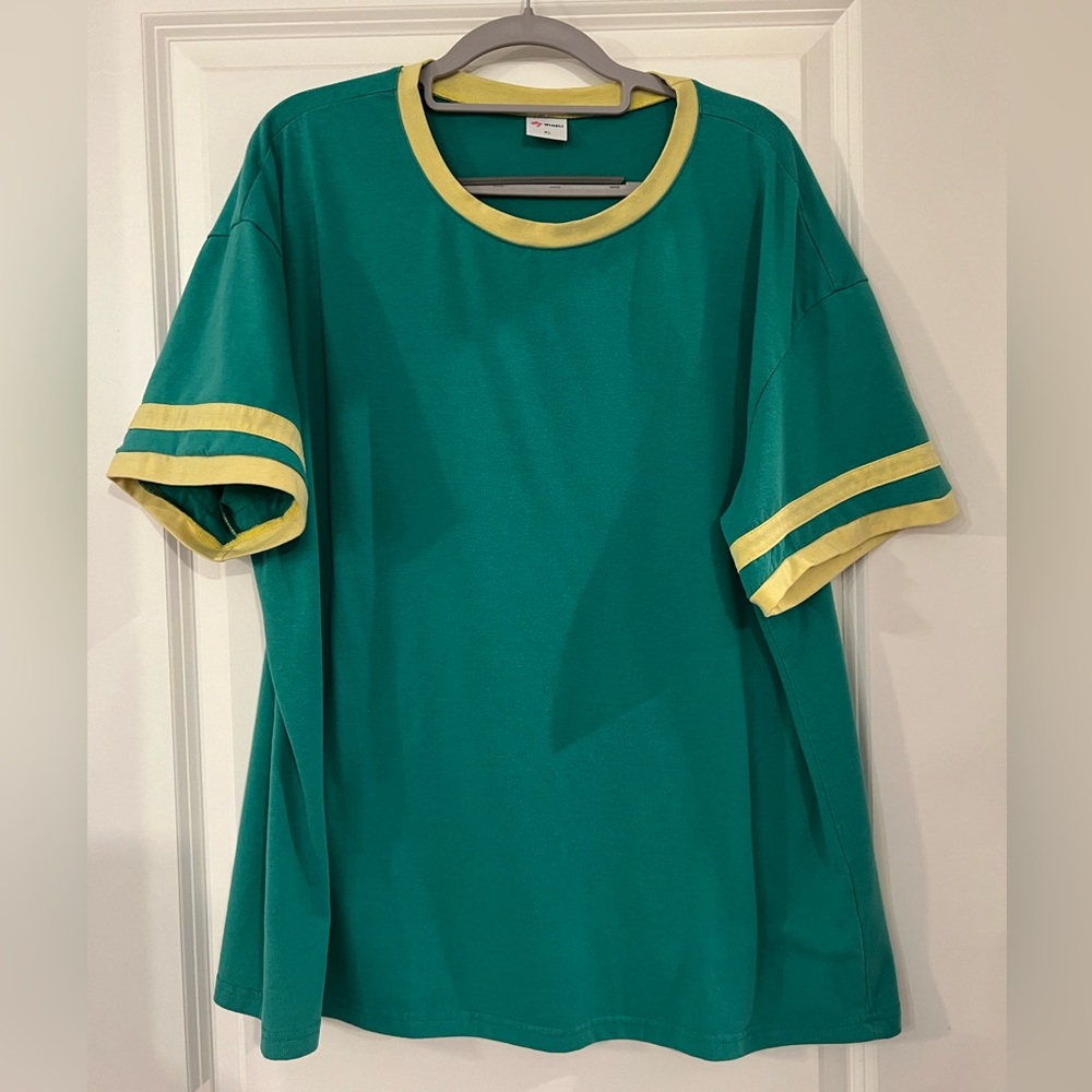 Vibrant Women’s Short Sleeve Tee
